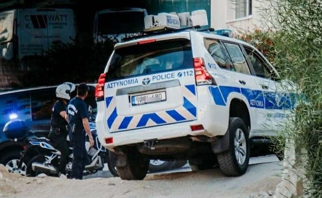 Lefkoşa'da iki kadını çarpıp kaçmaya çalışan sürücü polise saldırdı