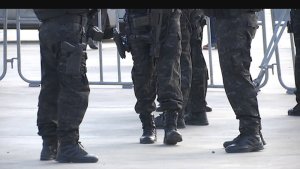 Limasol'da Rum polisinin ΜΜΑΔ birimi üç eve baskın düzenledi, 2 kişi tutuklandı
