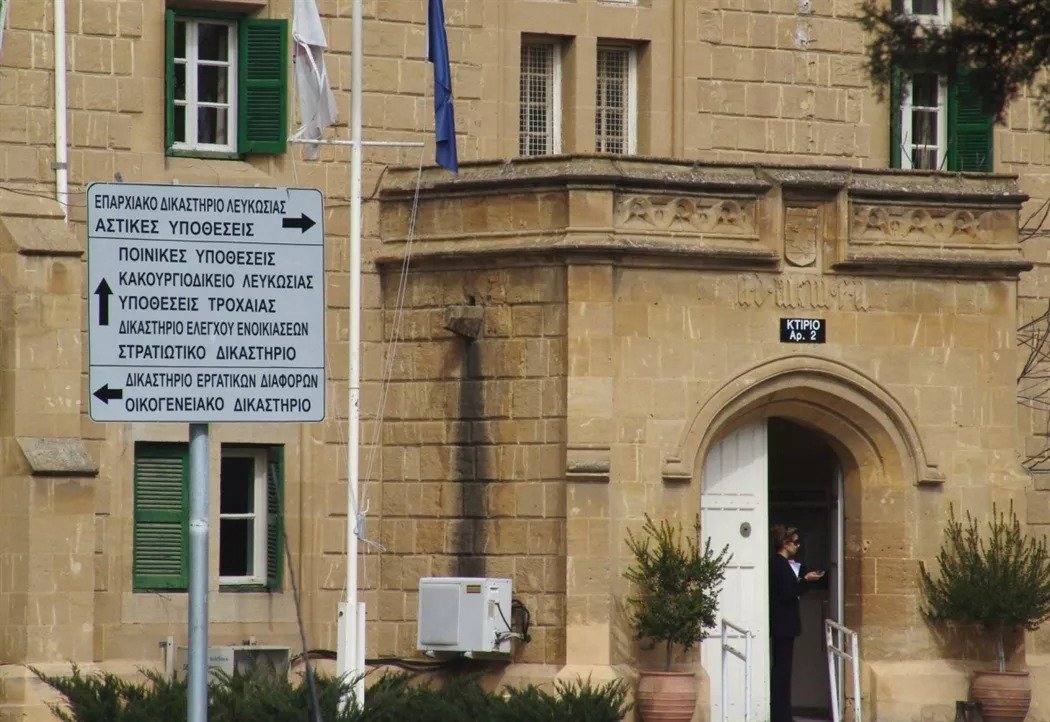 42 yaşındaki polis memuru kannabis nedeniyle suçlandı, 3.000 euro kefaletle serbest kaldı