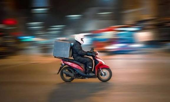 Limasol'da yemek kuryesine yeni saldırı: Motosikletinden düşürülüp soyuldu