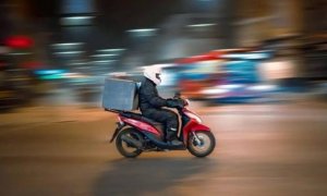 Limasol'da yemek kuryesine yeni saldırı: Motosikletinden düşürülüp soyuldu