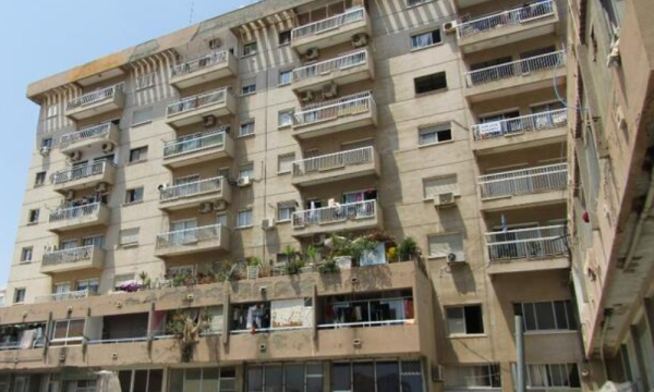 Larnaka'daki Filanda kompleksinde polis ve elektrik kurumu sayaç müdahalesi denetimi yaptı