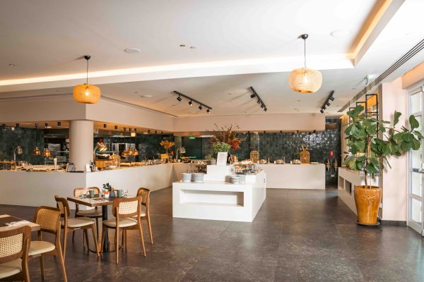 Lefkoşa'daki Hilton Oteli'nin Olympia Restaurant'ında her pazar brunch: Yetişkin fiyatı 36 euro