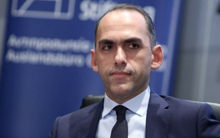 Harris Georgiades, Averof Neofitu'nun adaylığını desteklemeyecek; enstitü başkanlığından istifa ediyor