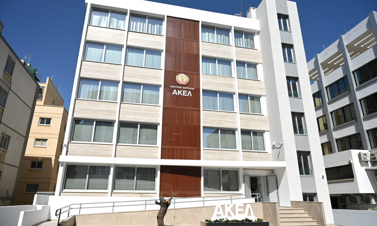 AKEL, DİSİ, DİKO ve ELAM milletvekillerinin İsrail yanlısı örgütle ortak grubu için Meclis salonunu sorguladı