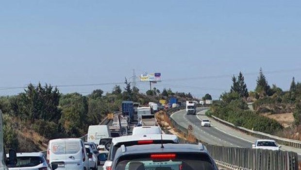Lemeso-Pafos otoyolunda sürücüler sinir krizi eşiğinde