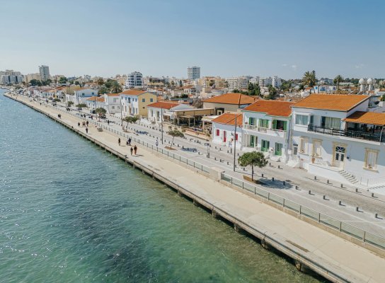 Larnaka'da apartman sitesi yönetimi yasadışı elektrik-su bağlantısı ve izinsiz işgal iddiasında bulundu