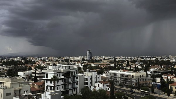 Kıbrıs'a fırtına geliyor: Meteoroloji şiddetli yağış ve dolu uyarısı yaptı