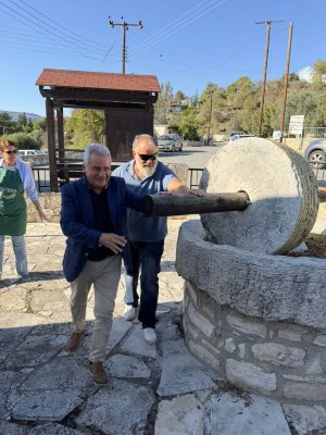 Ayios Ioannis'te düzenlenen festivalde zeytin ve türevleri öne çıktı