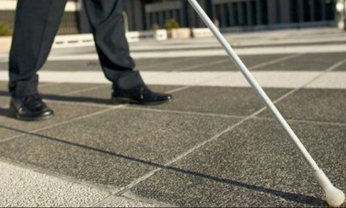 Körleri taşıyan servis arızalandı, görme engelli öğrenciler yoğun saatte yolun ortasına indirildi