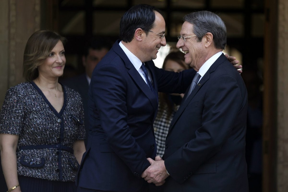 Eski Cumhurbaşkanı Anastasiades'in 'kendi adamı' Hristodulidis mi, Averof mu?