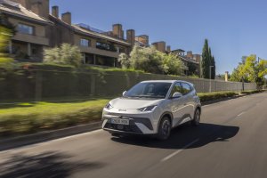BYD Dolphin Surf yenilendi: 12,8 inç ekran, 5 koltuk ve 322 km menzil