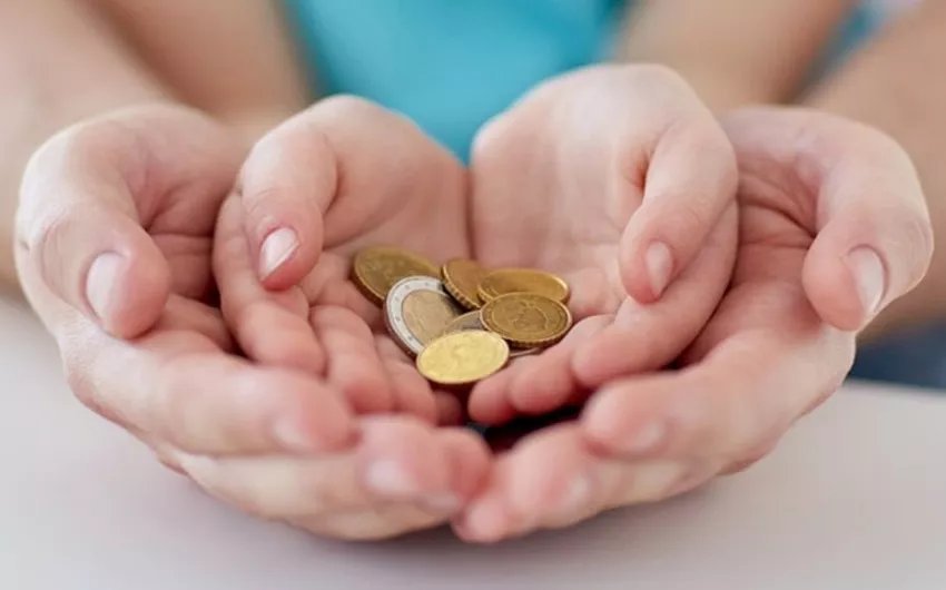 Hükümet, çok çocuklu ailelerde yardım için gelir kriterini sürdürüyor