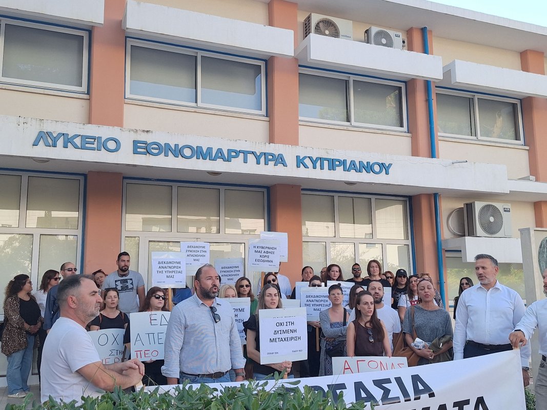 Güney Kıbrıs'ta destek personeli sendikaları, Eğitim Bakanlığı ile sorunlar sürerse süresiz grev uyardı