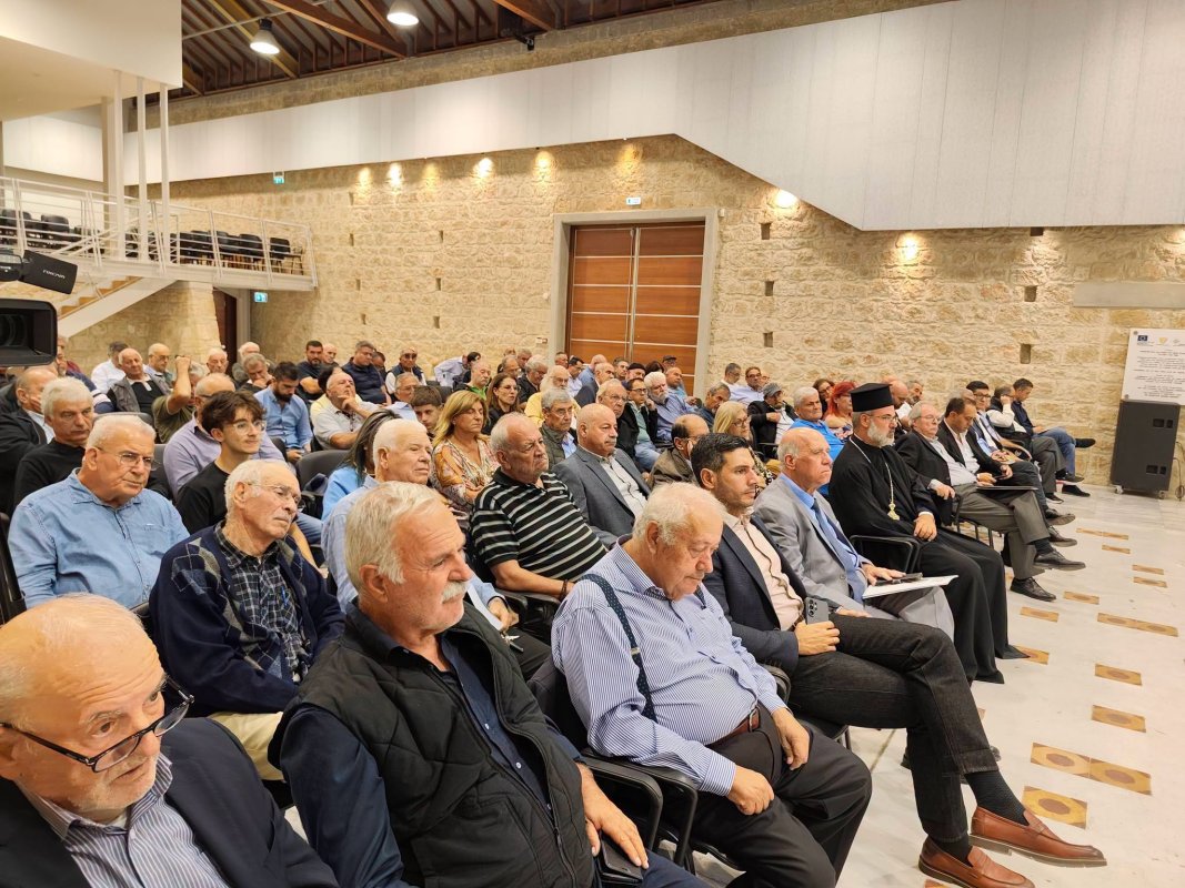 Pafos'ta darbeye karşı direnişin kahramanı Sotiris Konstantinu-Adamu'nun kitabı tanıtıldı