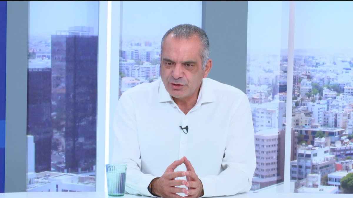 DISY Politbüro üyesi Mihalis Sofokleus'tan parti krizi uyarısı: Liderler benzin bidonu taşıyor