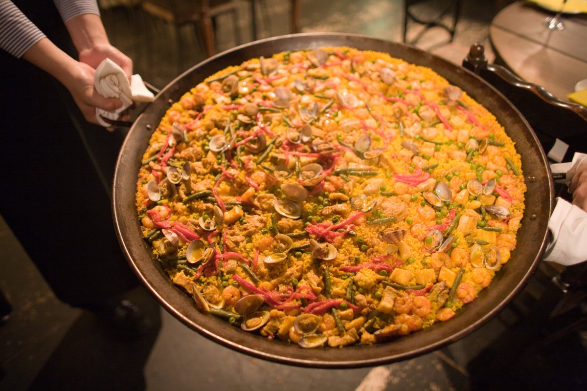 Valencia'nın pirinç tarlalarından Kıbrıs sofralarına paella