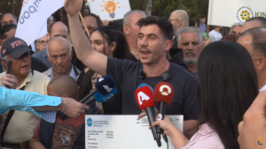 Güney Kıbrıs'taki Amesi Dimokratia partisinin elektrik fiyatlarını protesto eylemi sürüyor