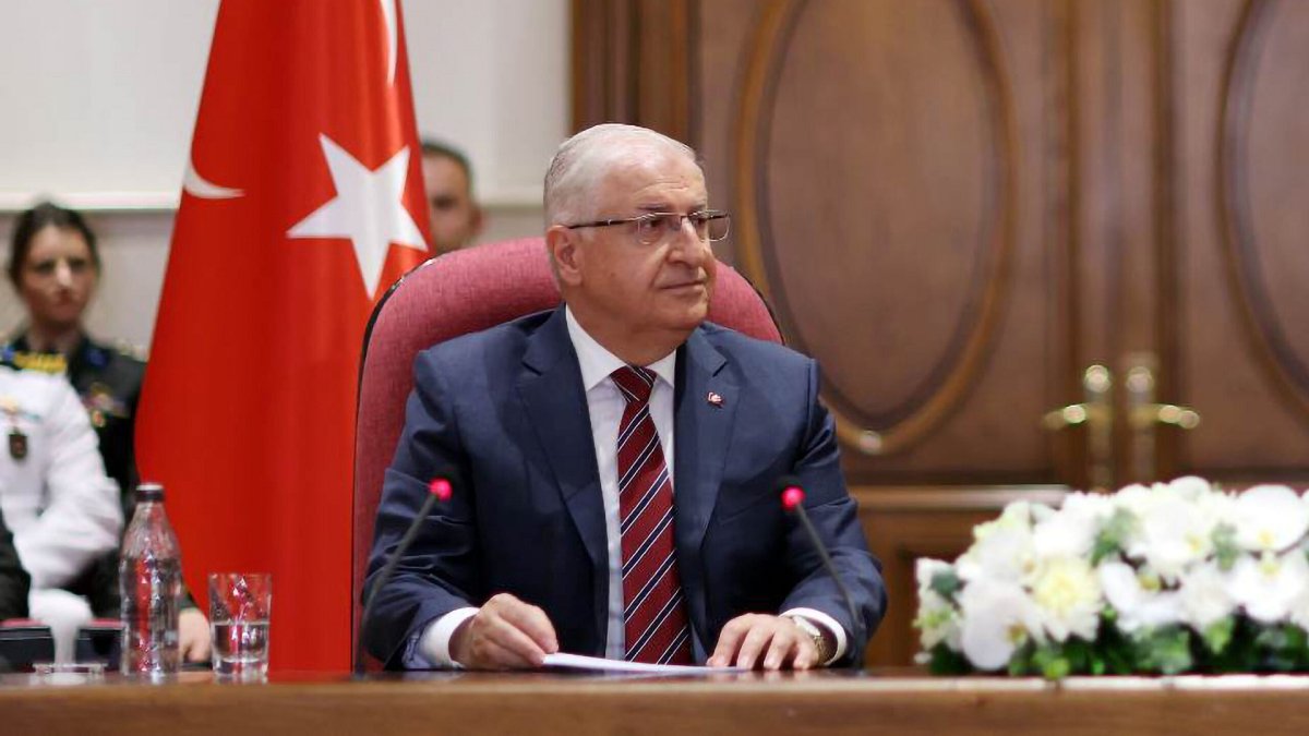 Türkiye savunma bakanı Yaşar Güler: Kıbrıs'taki askeri güçlenmeyi izliyoruz, Rum tarafı Türk Kıbrıslılara siyasi baskı uyguluyor