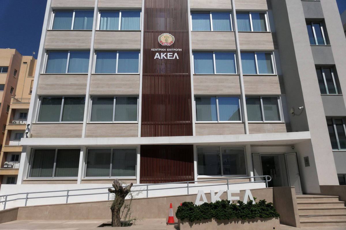 AKEL Genel Sekreteri Stefanou, ekonomist Yiasemides'e yaklaşıldığı iddiasını reddetti