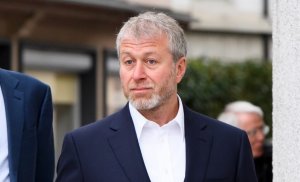 Volt, Rus oligarkı Abramoviç'in Kıbrıs bağlantılı vergi iddialarında yanıt istiyor